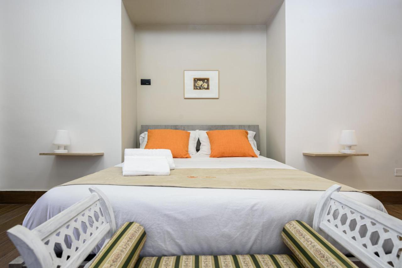 Piazza Nicola 14 *