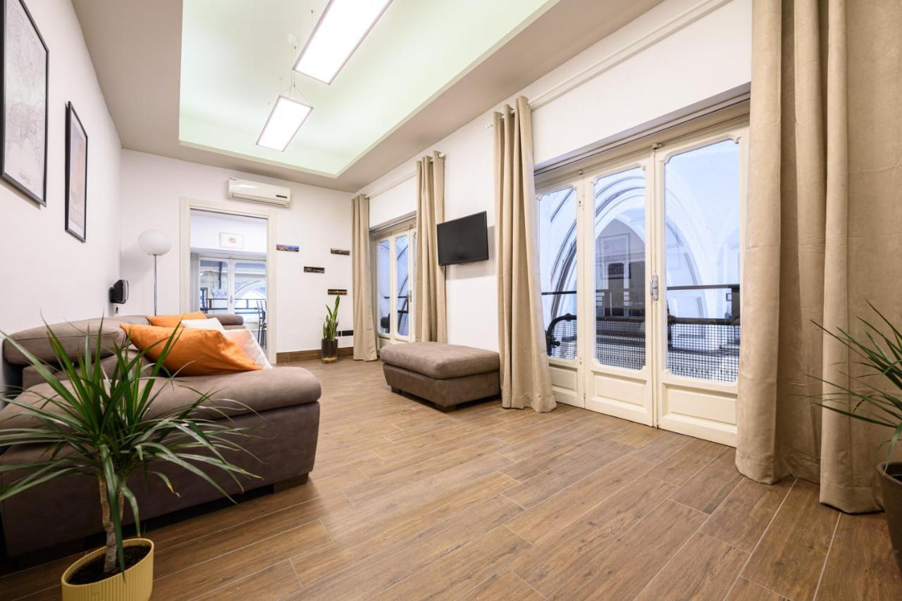 Piazza Nicola 14 Apartment