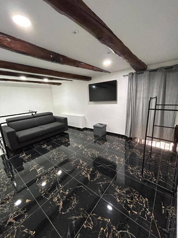 Giovanni Luxury Suites *