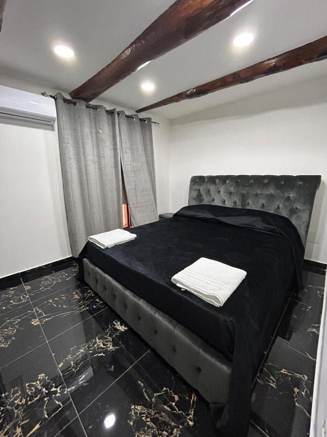 Giovanni Luxury Suites Apartment