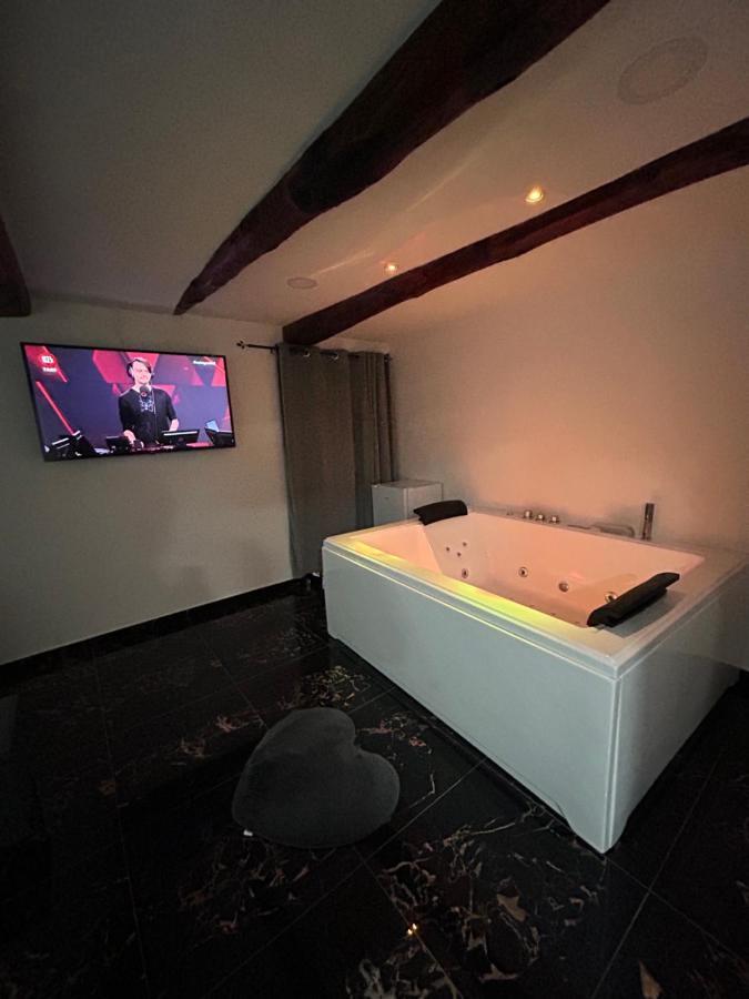 Giovanni Luxury Suites