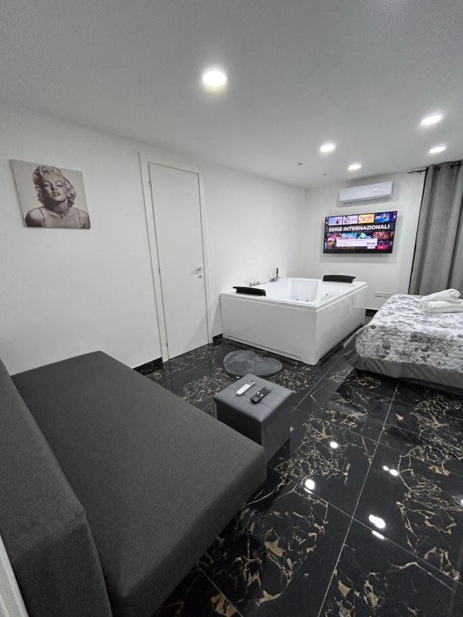 Giovanni Luxury Suites *