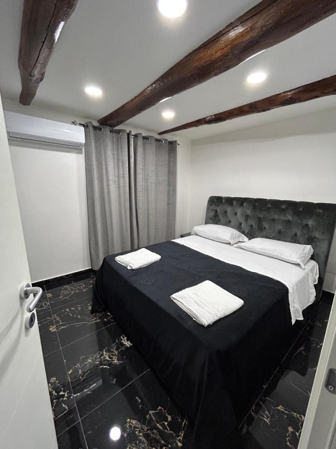 Giovanni Luxury Suites *