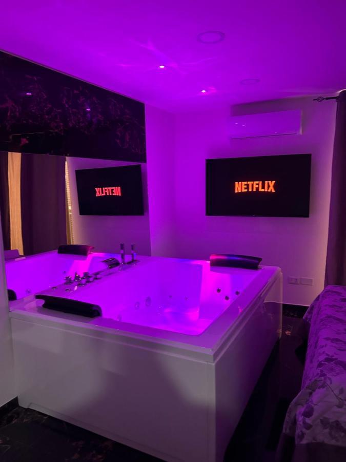 Giovanni Luxury Suites *