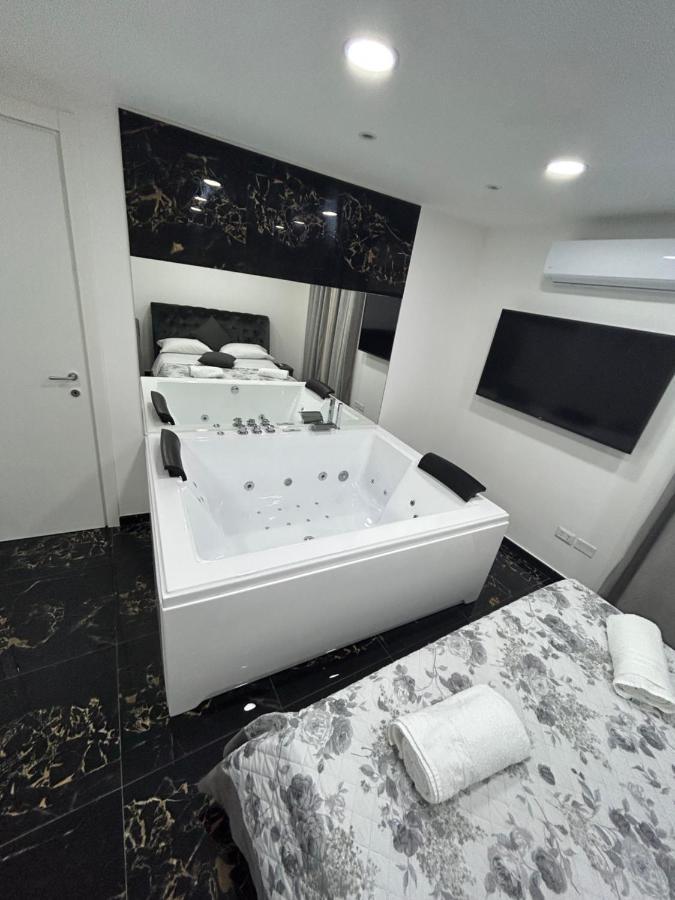 Giovanni Luxury Suites Apartment