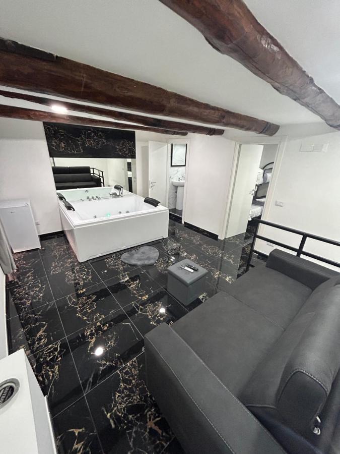 Giovanni Luxury Suites