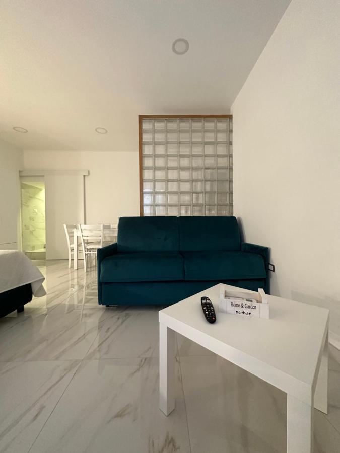 La Vie Est Belle Apartment