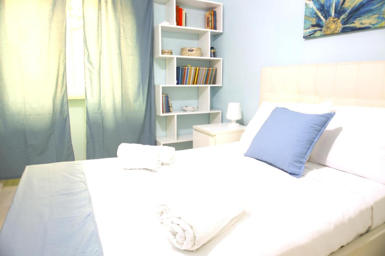 Hostly - Vittoria House - Near The Center With Private Parking Apartment