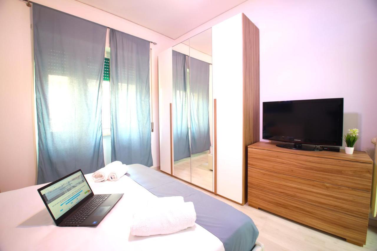 Hostly - Vittoria House - Near The Center With Private Parking Apartment