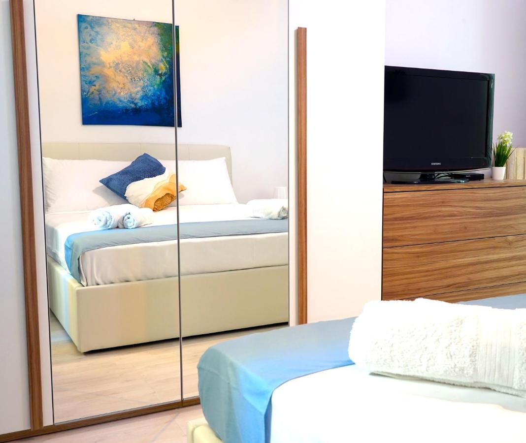 Hostly - Vittoria House - Near The Center With Private Parking
