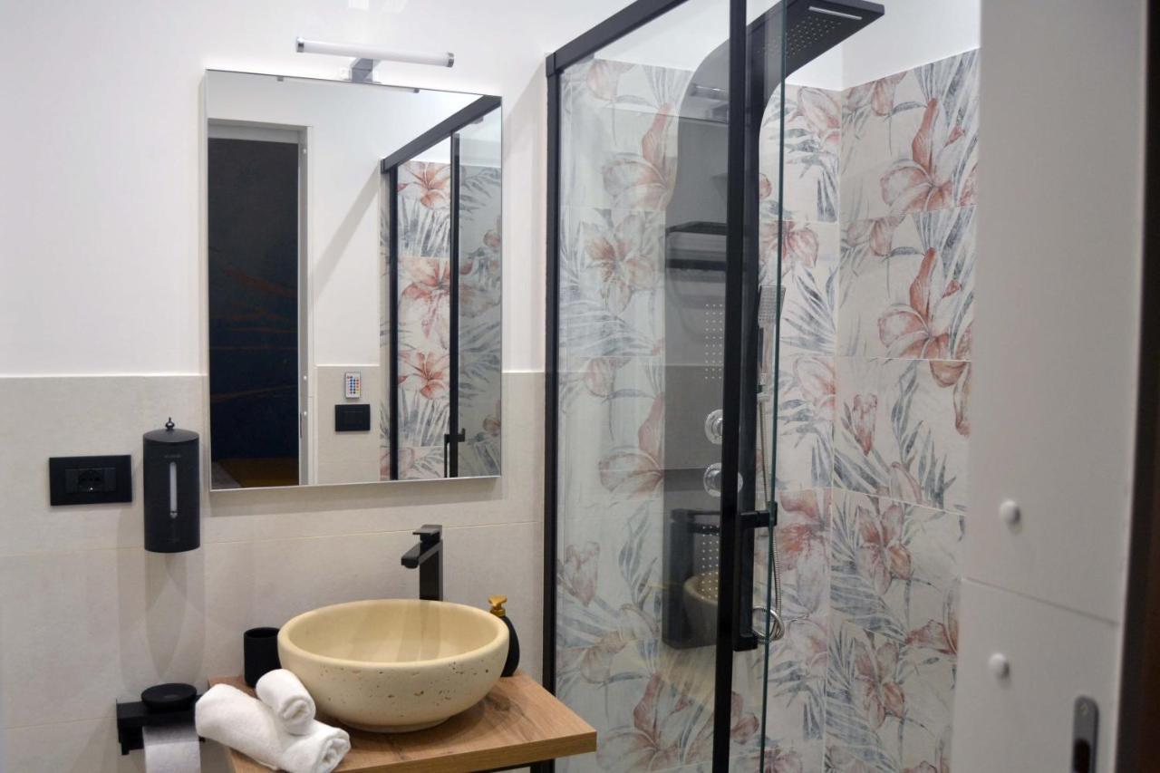 Guest house Room&chiaia Naples
