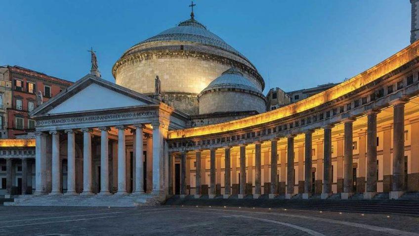Manuela Piazza Del Plebiscito Centro Naples