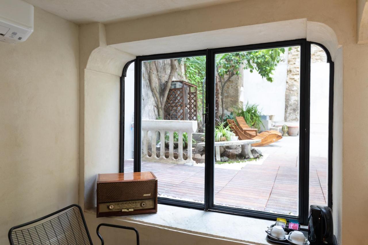 Guest house Artemisia Domus - Giardino Naples