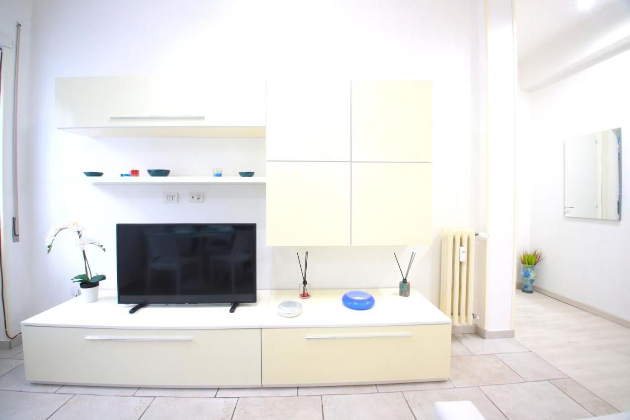 Hostly - Vittoria House - Near The Center With Private Parking Naples