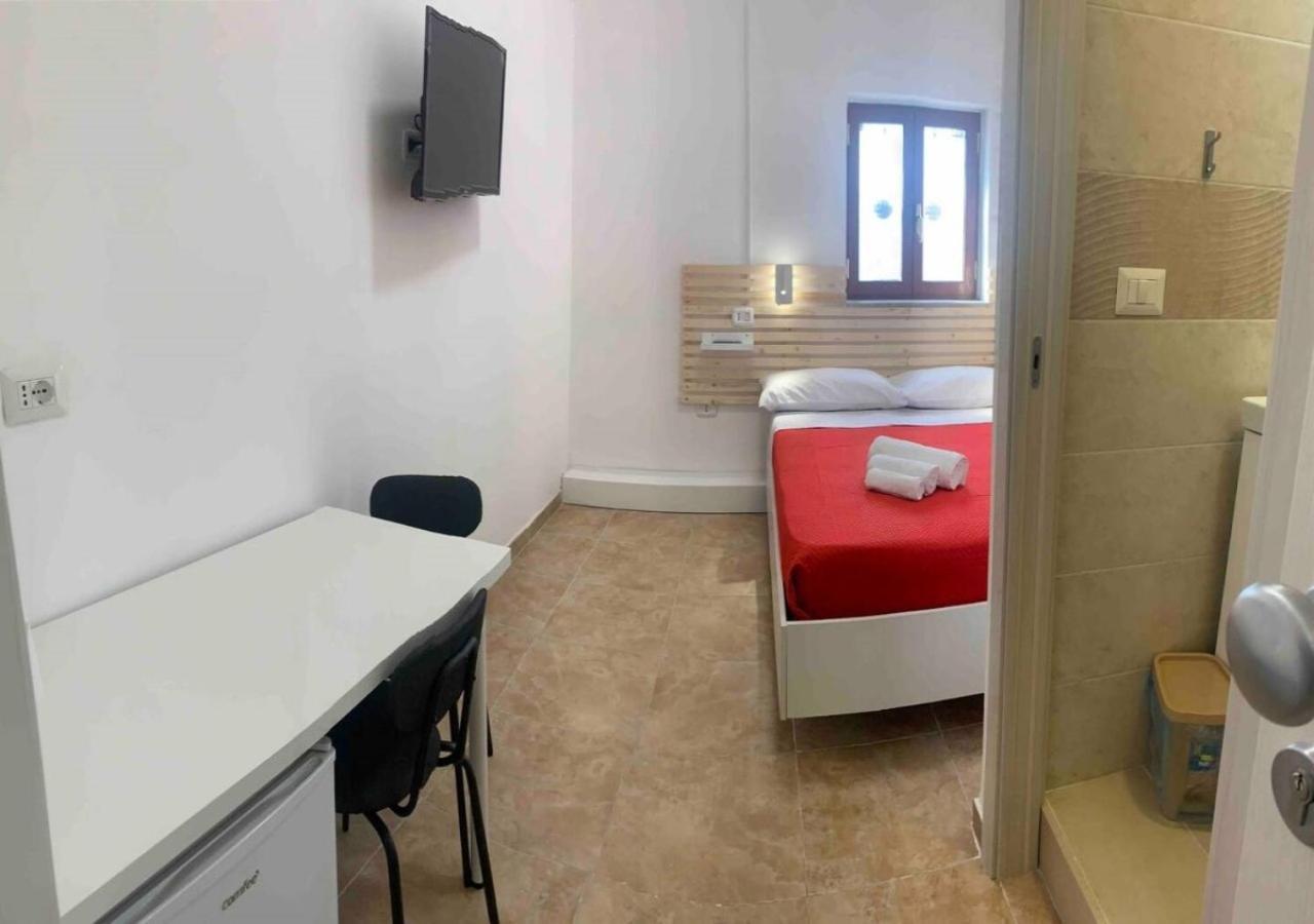 Guest house Miris Fast And Comfortable With Self Check In 8 Minutes Walk Near Airport