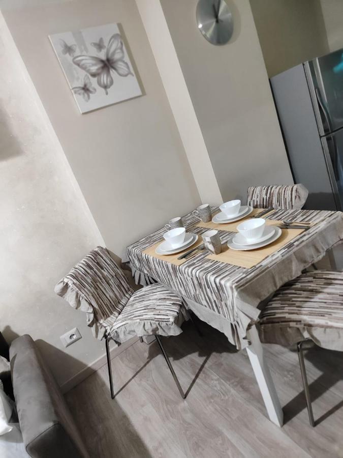 La Stella Naples