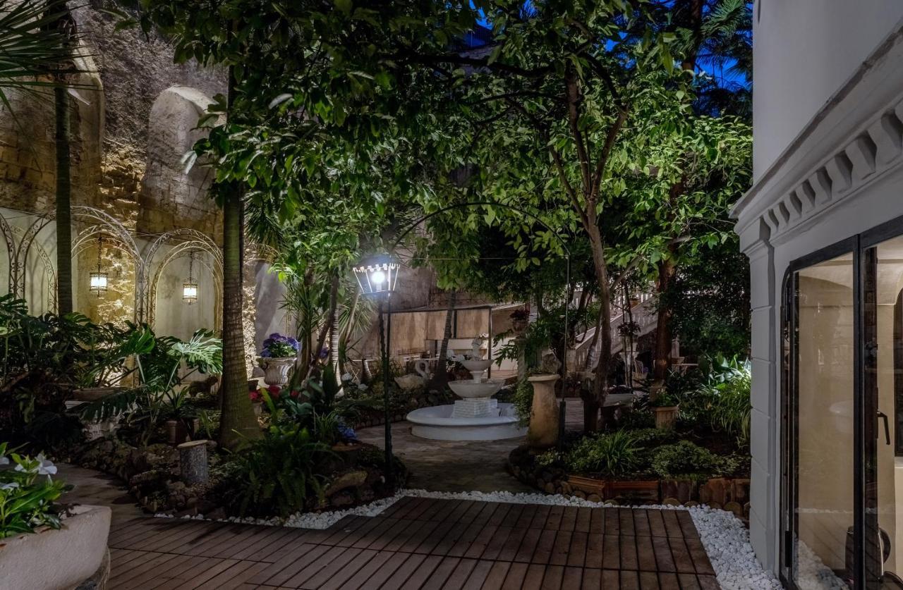 Artemisia Domus - Giardino Guest house *