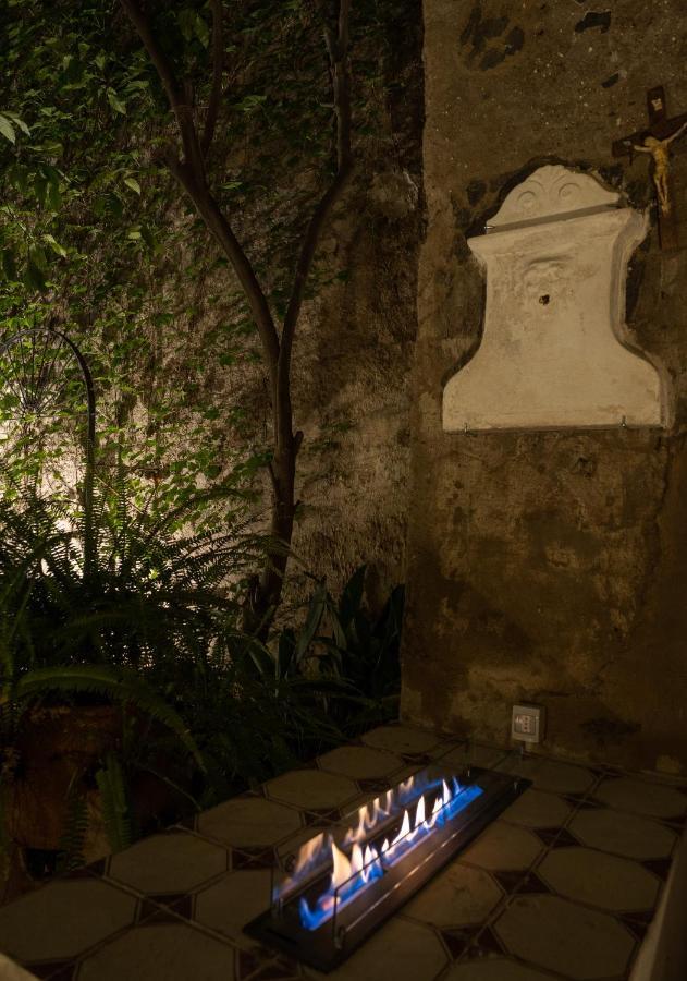 Artemisia Domus - Giardino Guest house