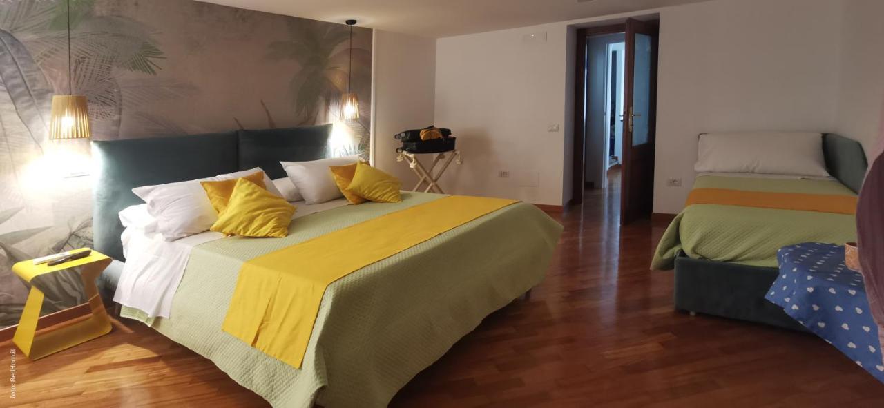 Apartment Two Chiaia 37 Naples