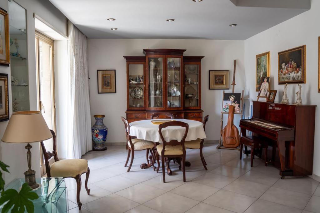 Apartment Super Elegante Centro Con Posto Auto E Wifi Veloce Naples