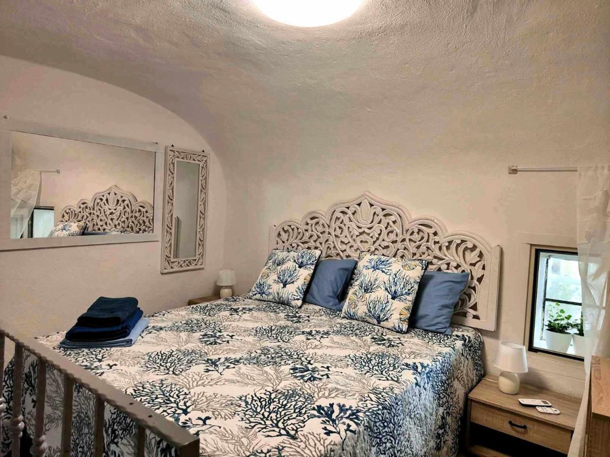 Casa Dell'antico Teatro Di Neapolis Nel Centro Storico Di *