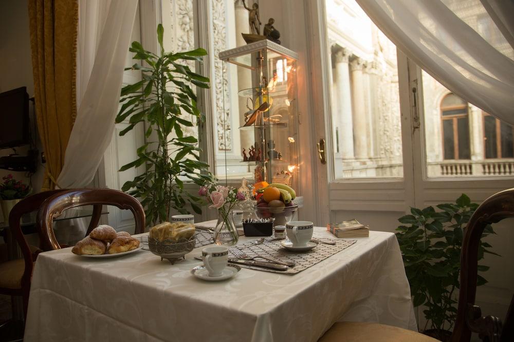 Art Santa Brigida Bed & Breakfast 3*
