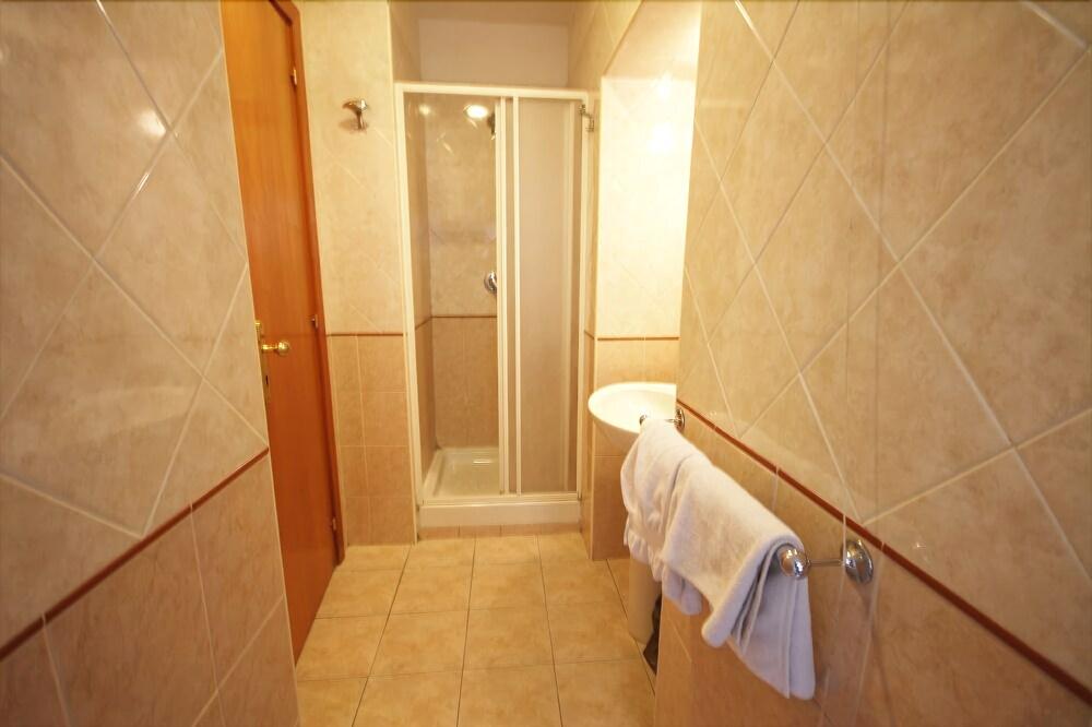 Zara Hotel 2*