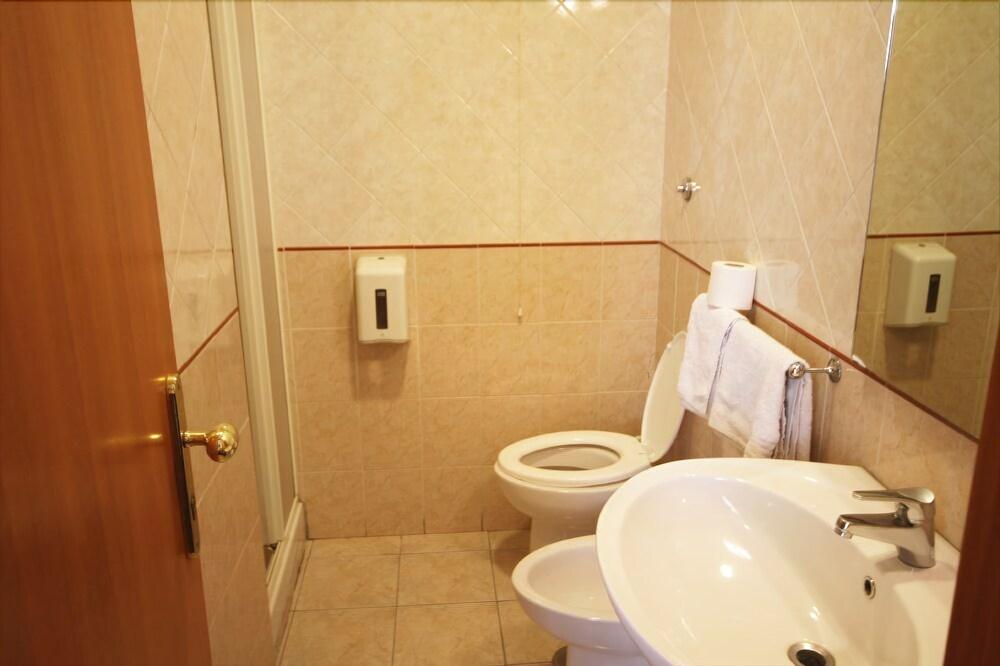 Hotel Zara 2*