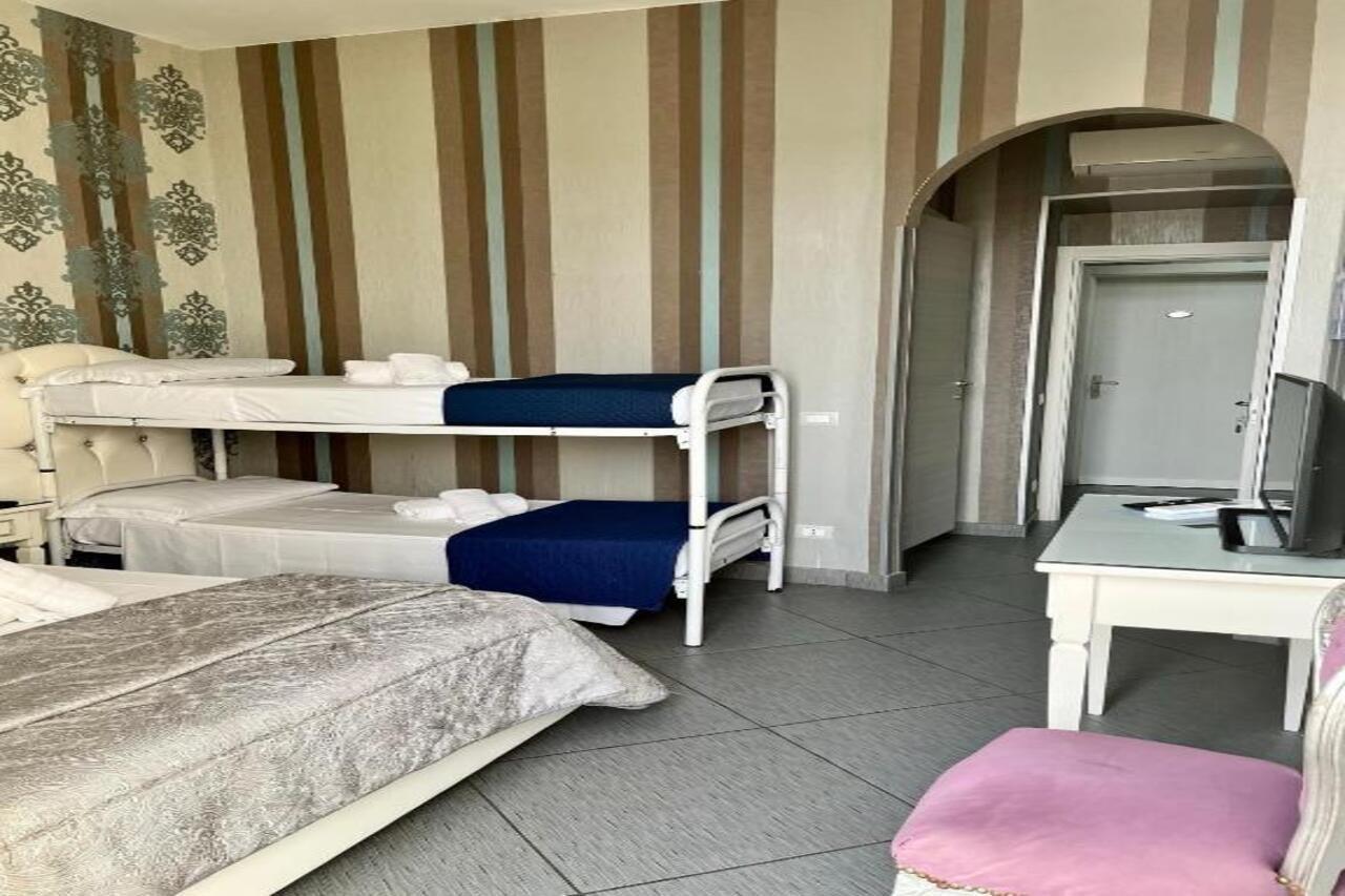 New Sayonara Hotel Naples
