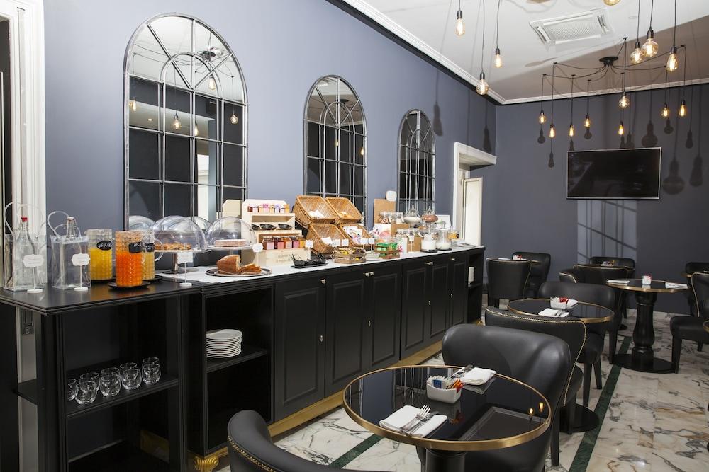 Boutique Metro 900 Hotel