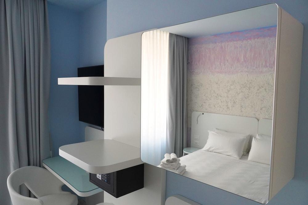 Hotel Art Resort Piazza Carita' Naples