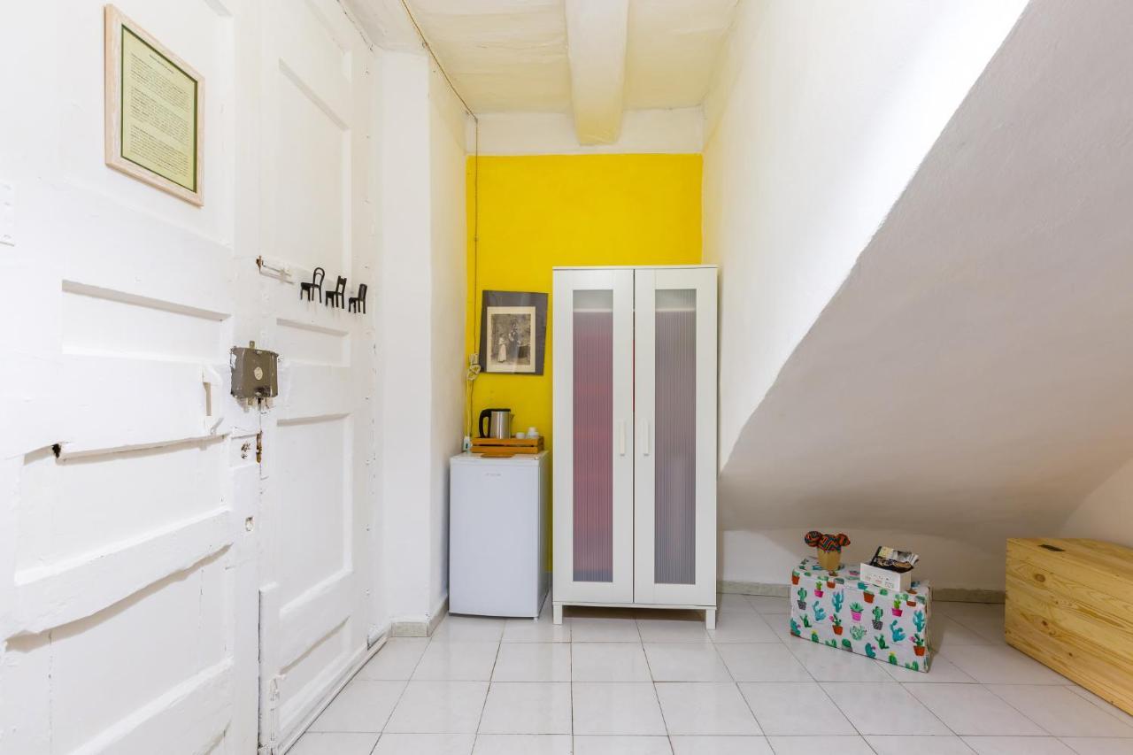 Double At Historical Palazzo Spinelli Guest house Naples
