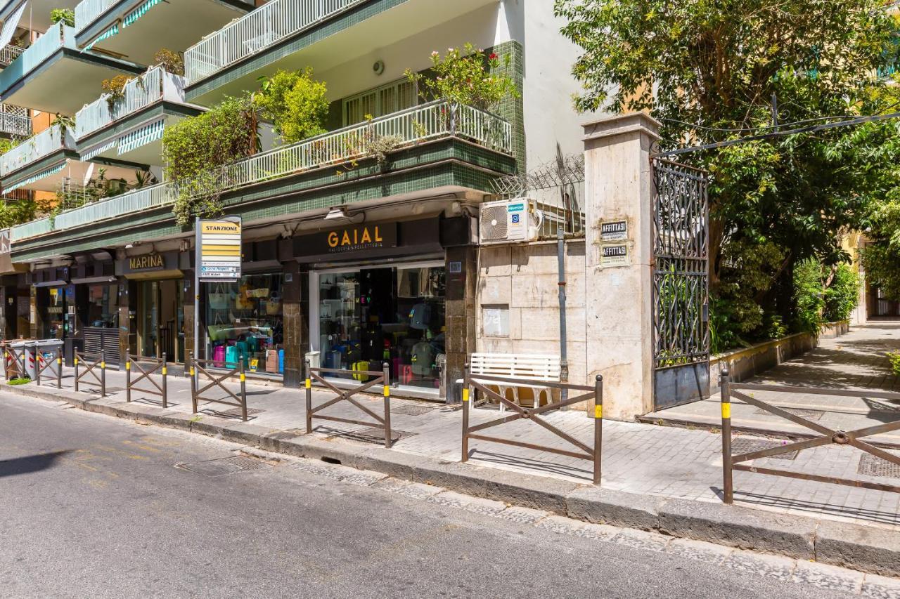 Stanzione Classy Flat At Vomero By Napoliapartments Apartment