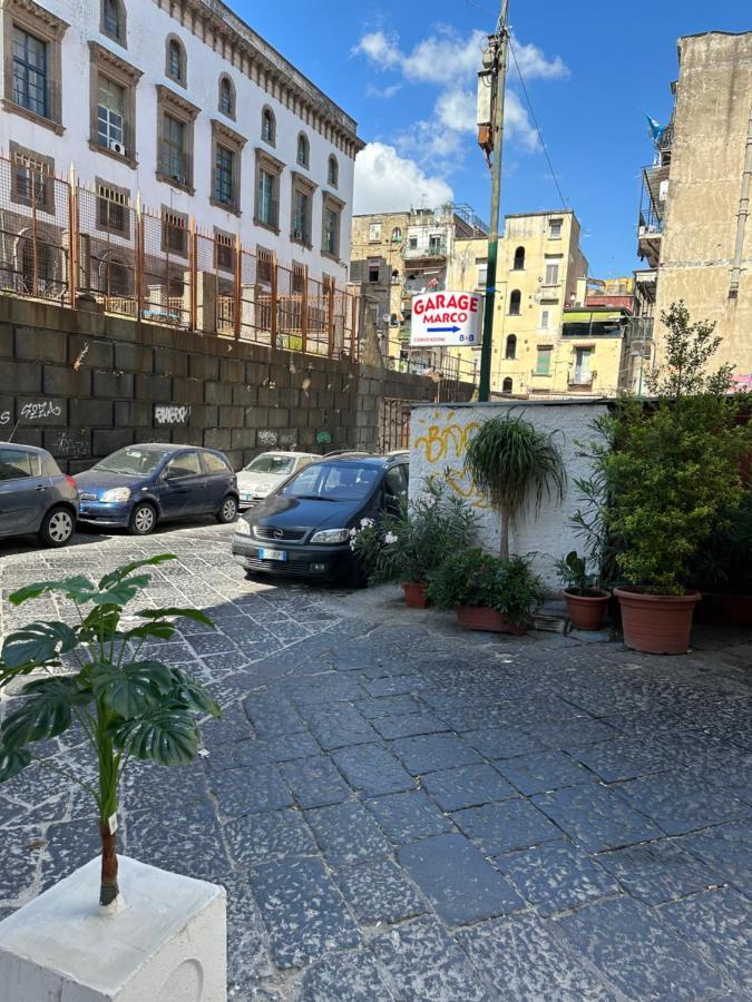 O'vascio E Maruzzella Naples