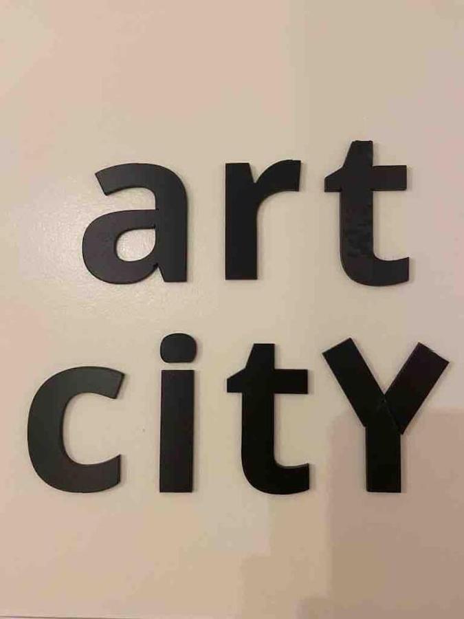 Art Center Apartment *