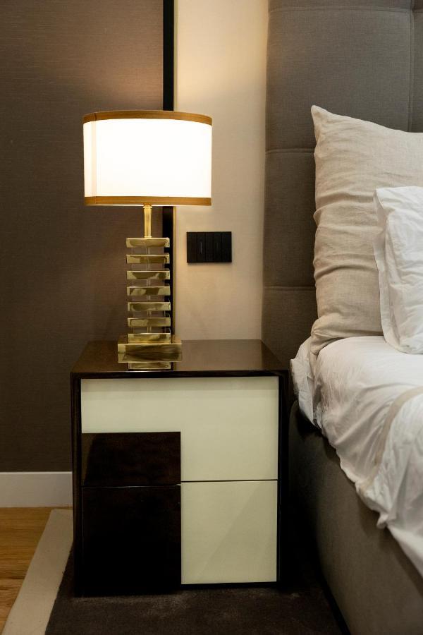 Luxury And Exclusive Bovio Square House