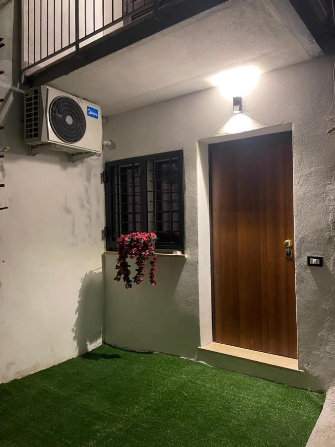 Lux House Airport Guest house *