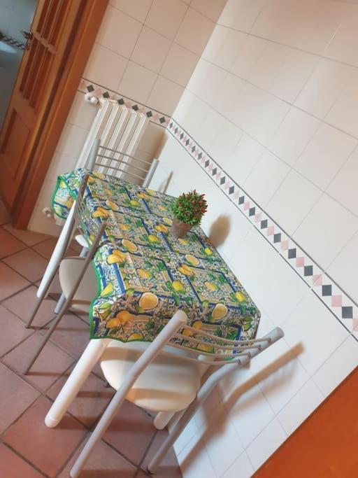 Lovely 11 Guests Flat, Via Tribunali, Center! Apartment *