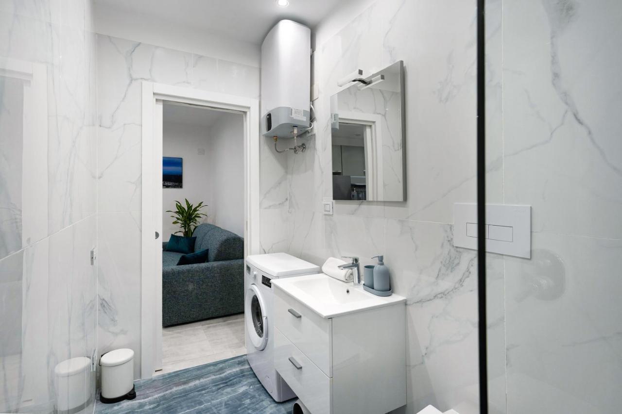 Ampolla House Apartment *
