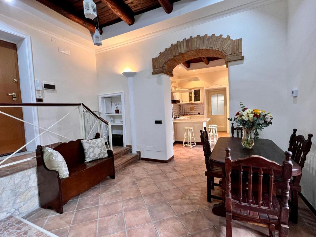 Domus Elena - Plebiscito Apartment Naples