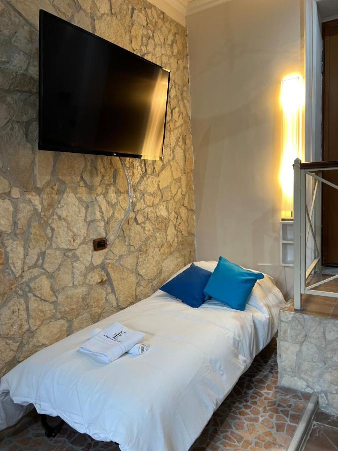Domus Elena - Plebiscito Apartment Naples