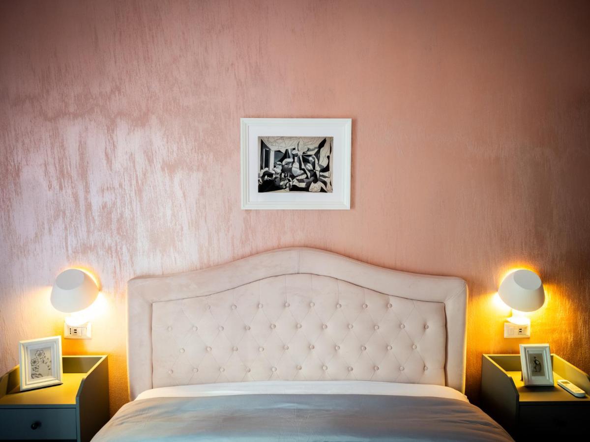 Momarooms Bed & Breakfast Naples