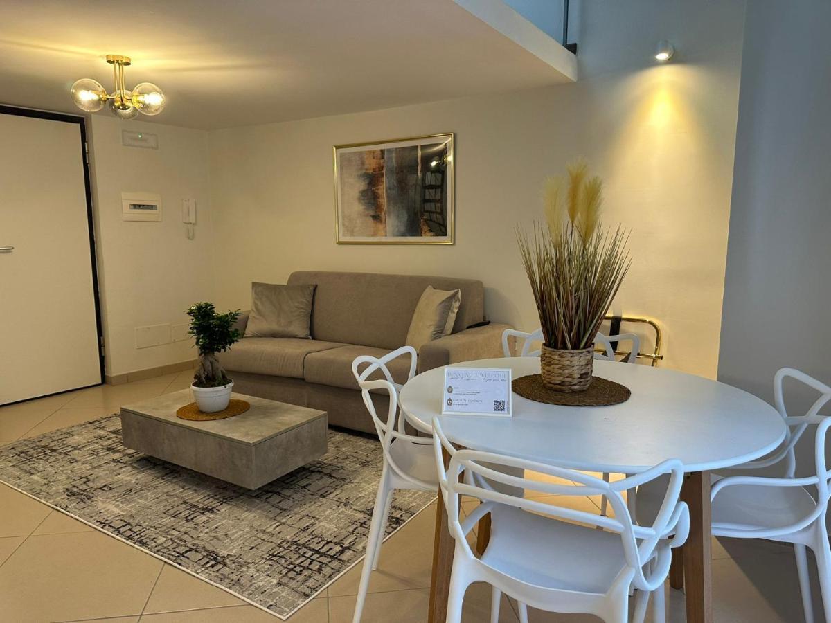 Aparthotel Palazzorefici Naples