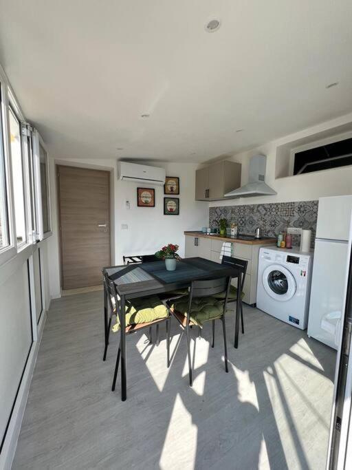 A Quattro Passi Dalla Stazione Apartment *