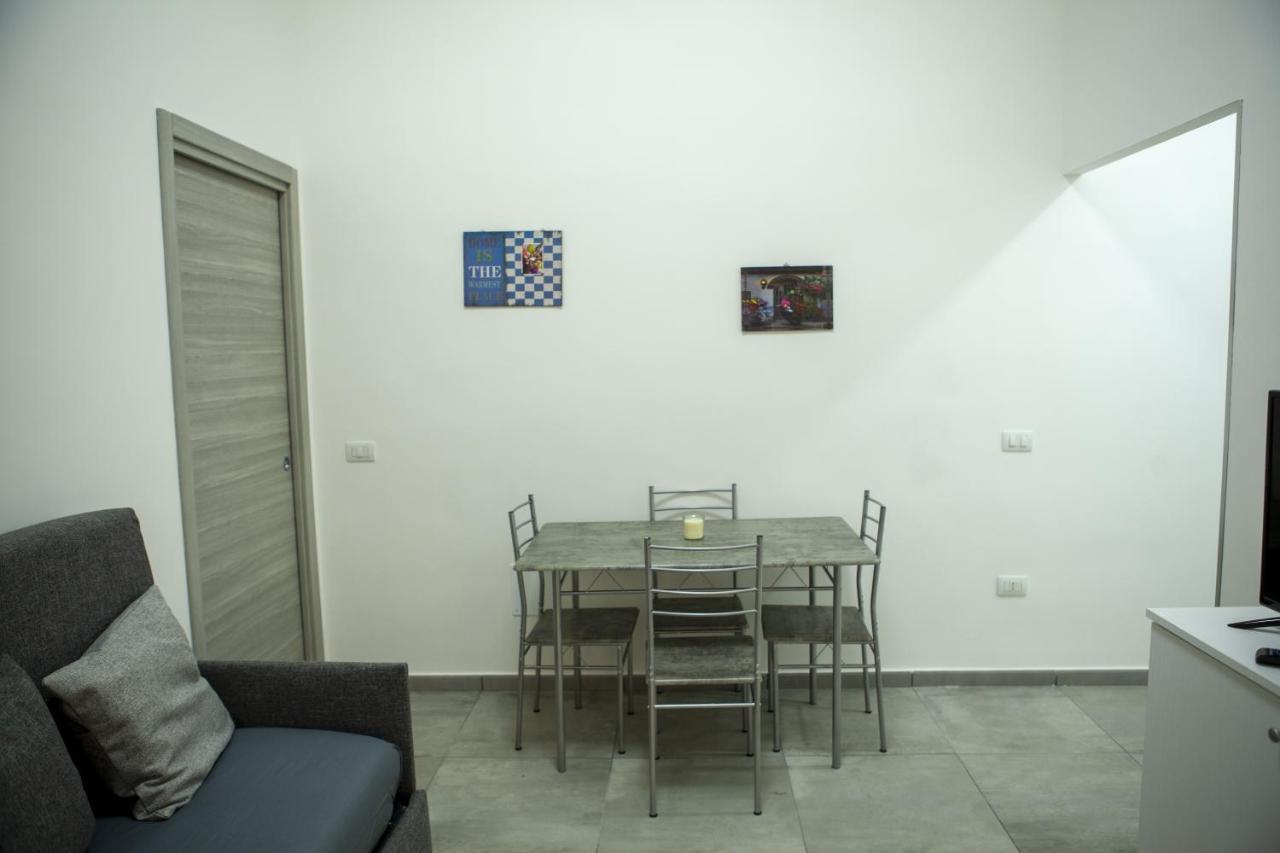 Na' Stanza In Piazza Apartment Naples