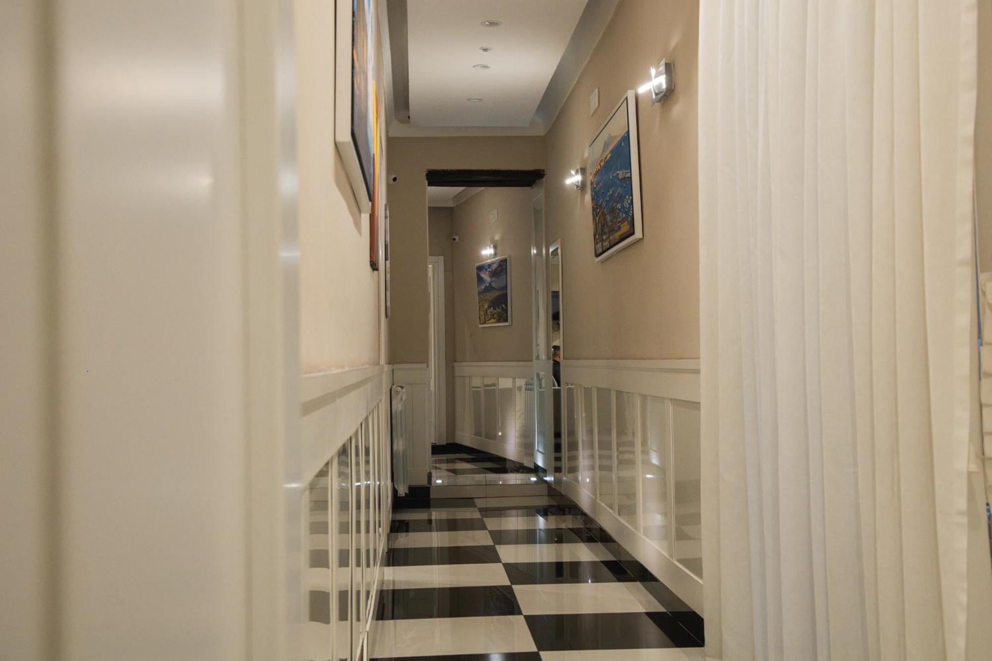 Guest house Black & White