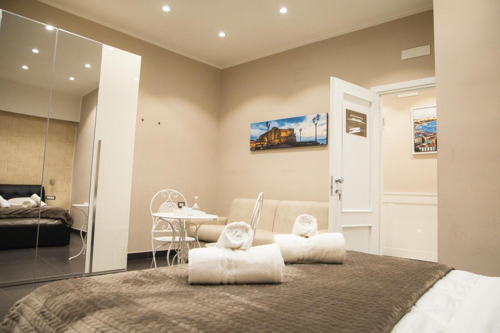 Black & White Guest house Naples