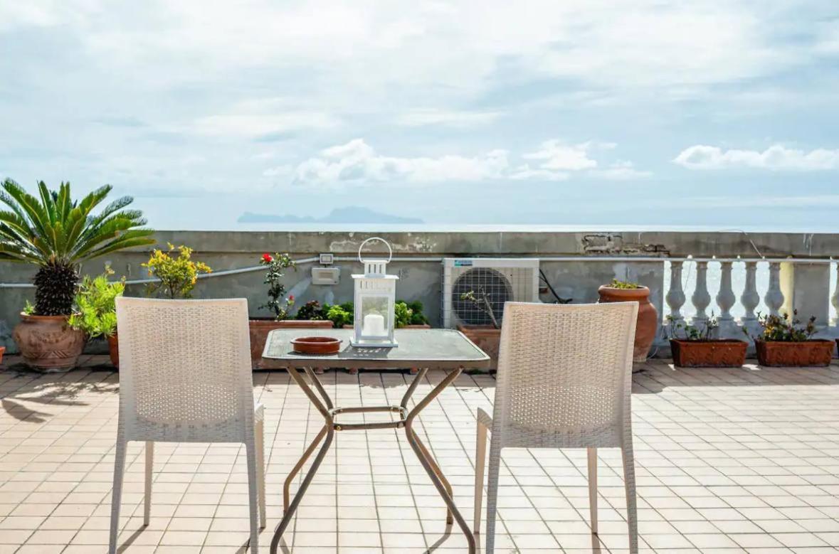 Rooftop In Front Of The Castle Apartment