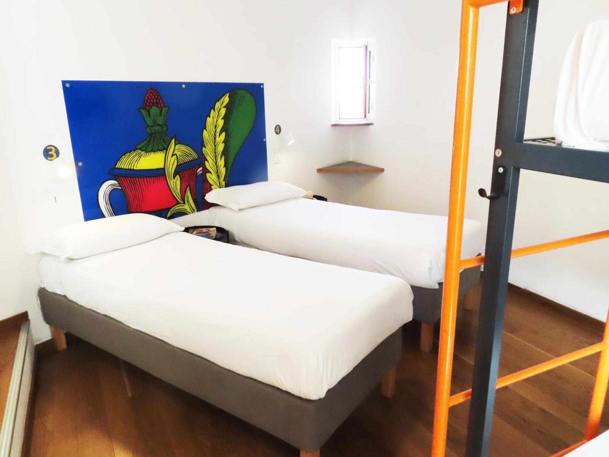 Tric Trac Hostel *