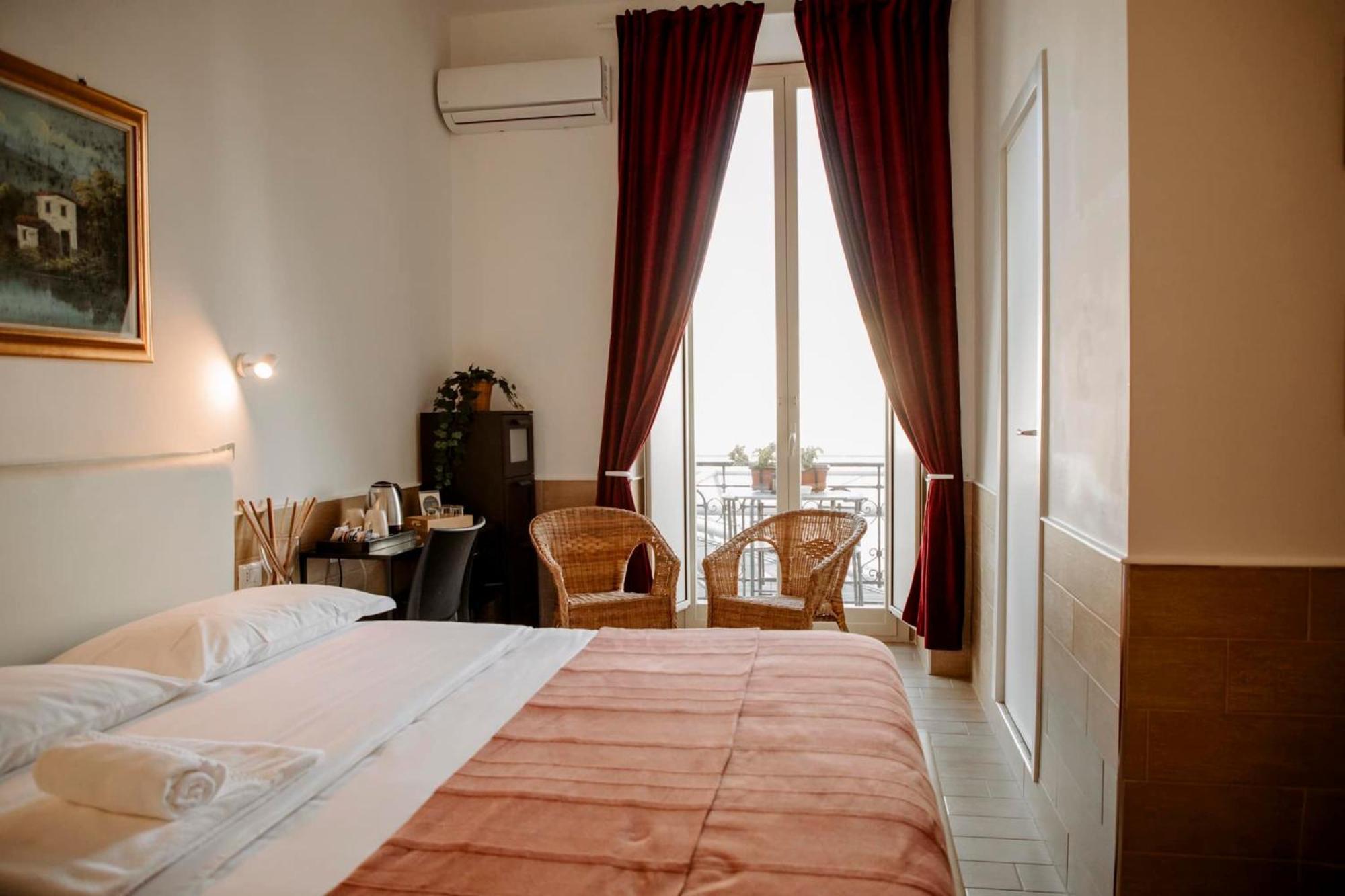 H22 Hotel Naples